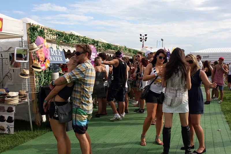 The Publicist Pivot: How Celebrities Weaponize 'Random' Paparazzi Photos — And Why We Fall For It Every Time